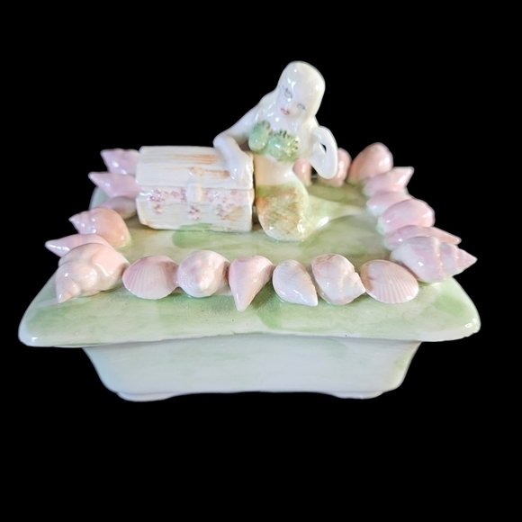 Very unique vintage mermaid and treasure chest trinket box. - Picture 2 of 12